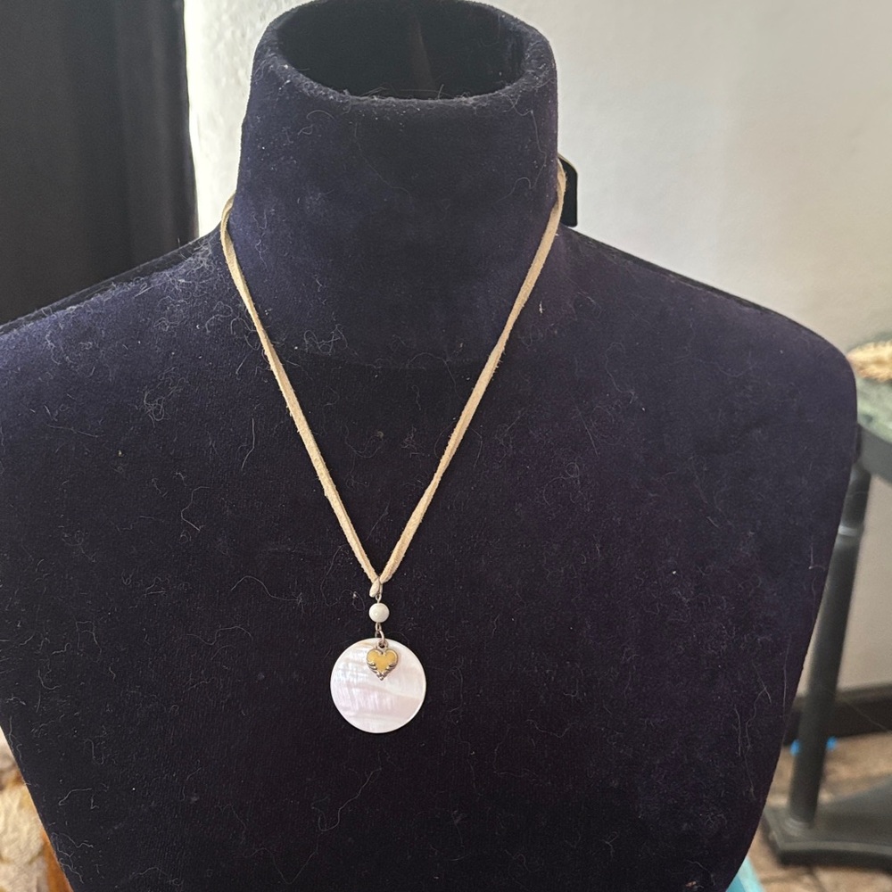 NWT Cedar Point Cool Jewels Mother Of Pearl Disc Pendant Necklace